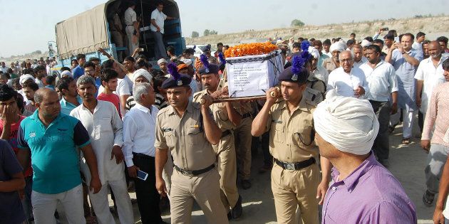 Sukma Martyr CRPF ASI Naresh Kumar's terrestrial body carried by CRPF personnel at his native village Jainpur Tikola.