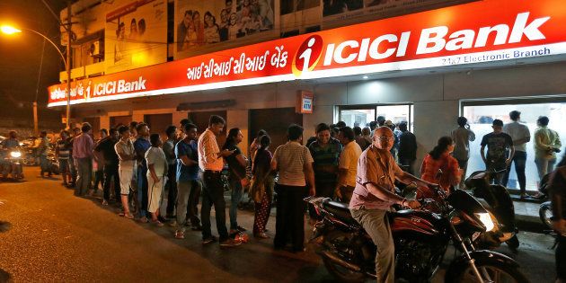 People wait to deposit and withdraw their money outside an ICICI Bank ATM in Rajkot, India, November 8, 2016. REUTERS/Amit Dave TPX IMAGES OF THE DAY
