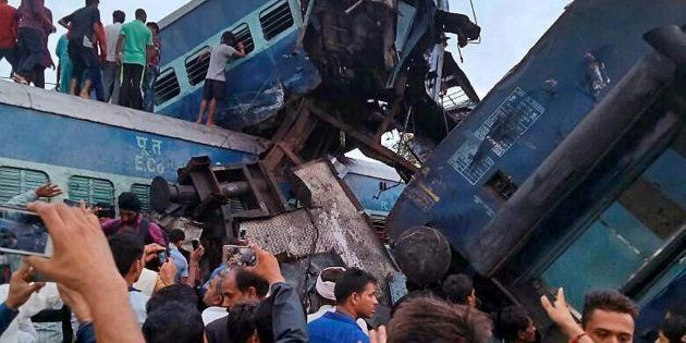 Muzaffarnagar: Coaches of the Puri-Haridwar Utkal Express after it derailed in Khatauli near Muzaffarnagar on Saturday. PTI Photo(PTI8_19_2017_000099B)