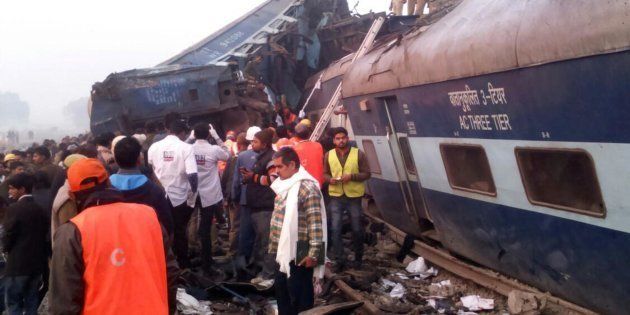 ALLAHABAD, UTTAR PRADESH, INDIA - 2016/11/20: Rescue officials on the spot where 14 coaches of the Indore-Patna express derailed, killing around 90 people and injuring 150, in Kanpur. (Photo by Prabhat Kumar Verma/Pacific Press/LightRocket via Getty Images)