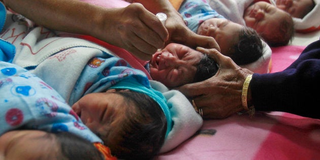 A medical worker administers polio drops to an infant at a hospital during the pulse polio immunization programme in Agartala, capital city of India's northeastern state of Tripura, January 18, 2015. The programme aims to immunize every child in the country under five years of age with the oral polio vaccine. REUTERS/Jayanta Dey (INDIA - Tags: HEALTH SOCIETY)