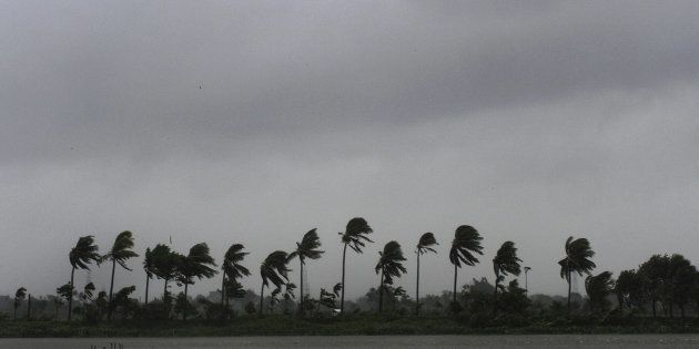 6 Killed Thousands Evacuated From Coastal Areas As Cyclone Mora Hits Bangladesh Huffpost News 4152