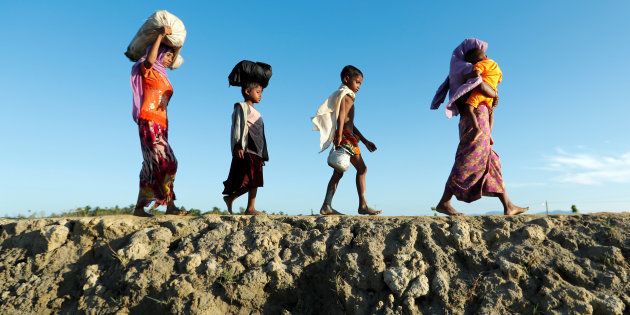 Rohingya refugees arrive at a beach after crossing from Myanmar, in Teknaf, Bangladesh October 15, 2017. REUTERS/Jorge Silva