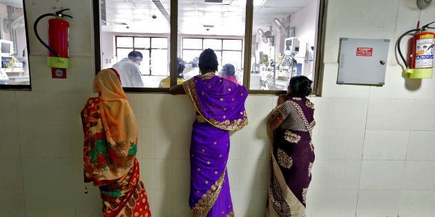 Women look into the Intensive care unit in the Baba Raghav Das hospital in Gorakhpur district, India August 14, 2017. REUTERS/Cathal McNaughton