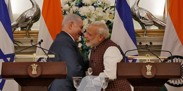 Israeli Prime Minister Benjamin Netanyahu and his Indian counterpart Narendra Modi hug after attending a signing of agreements ceremony at Hyderabad House in New Delhi, India January 15, 2018. REUTERS/Adnan Abidi