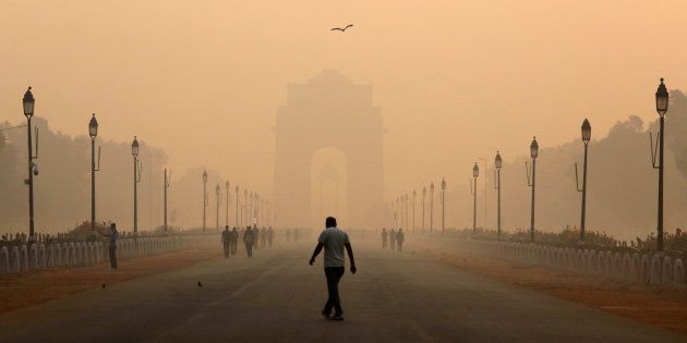 A man walks in front of the India Gate shrouded in smog in New Delhi, India, October 29, 2018. REUTERS/Anushree Fadnavis
