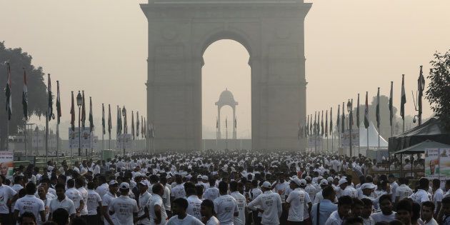 India Gate is shrouded in smog as people participate in 'Run For Unity' to mark the 143rd birth anniversary of Sardar Vallabhbhai Patel, one of the founding fathers of India in New Delhi, India, October 31, 2018. REUTERS/Anushree Fadnavis