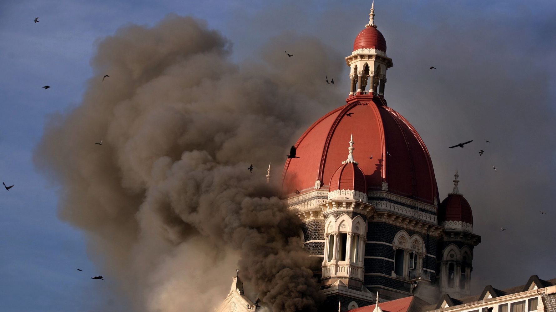 26 ноября 2023 год. Теракт в Индии 2008 Тадж Махал. Тадж Махал террористическая атака. Отель Тадж Махал теракт. Индия 2008 теракт отель Мумбаи.