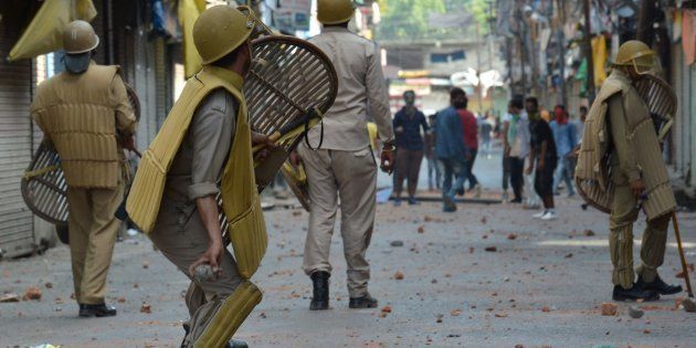 Police clash with Kashmiri protestors in Srinagar on July 11, 2016.
