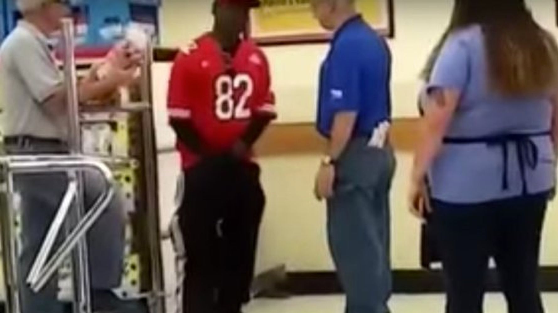 Video Man Caught Shoplifting Insane Amounts Of Meat In His Pants Huffpost Entertainment