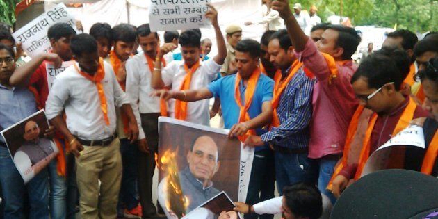 The Hindu outfit is burning the Home Minister's effigies in protest.