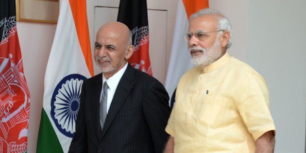 Afghan President, Asharf Ghani (L) arrives with Indian Prime Minister Narendra Modi.