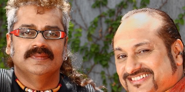 (L-R) Hariharan and Lesle Lewis, members of Colonial Cousins.