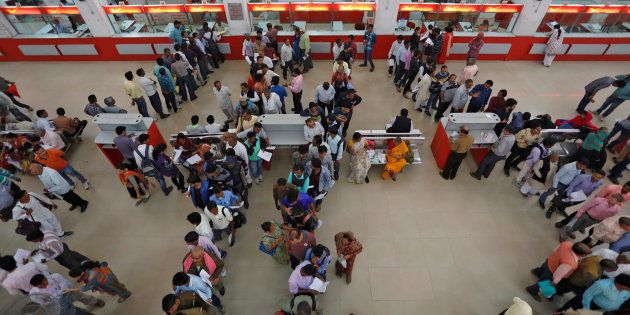 People wait in queues to deposit and withdraw money at a post office in Lucknow, India, November 10, 2016. REUTERS/Pawan Kumar