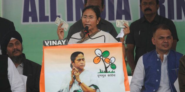 West Bengal chief minister Mamata Banerjee addressing to the gathering during protest over demonetization at 1090 crossing on November 29, 2016 in Lucknow, India.
