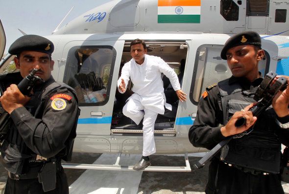Akhilesh Yadav, chief minister of the northern Indian state of Uttar Pradesh, disembarks from a helicopter to address an election campaign rally in Allahabad April 30, 2014. Around 815 million people have registered to vote in the world's biggest election - a number exceeding the population of Europe and a world record - and results of the mammoth exercise, which concludes on May 12, are due on May 16. REUTERS/Jitendra Prakash (INDIA - Tags: POLITICS ELECTIONS)