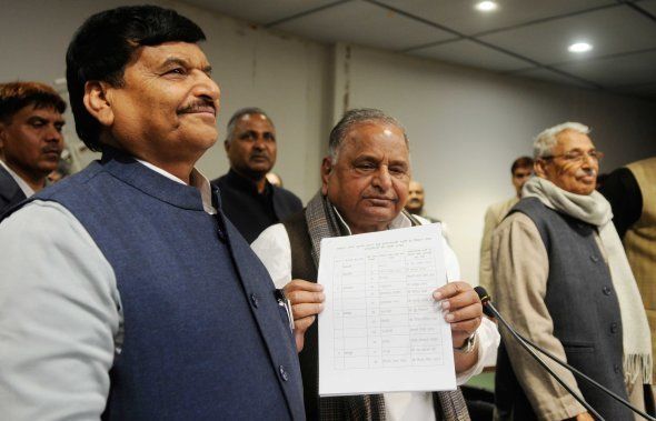 LUCKNOW, INDIA - DECEMBER 28: SP chief Mulayam Singh Showing list of 325 candidate they will be the face of Samajwadi party in upcoming Vidhan sabha election of Uttar Pradesh SP leader Shivpal Yadav also present on dais during the press conference at party office on December 28, 2016 in Lucknow, India. Ruling out any pre-poll alliance or bickering within the family, Samajwadi Party supremo Mulayam Singh Yadav released a list of 325 candidates for the coming Uttar Pradesh Assembly polls, denying tickets to several ministers of Chief Minister Akhilesh Yadav. (Photo by Deepak Gupta/Hindustan Times via Getty Images)