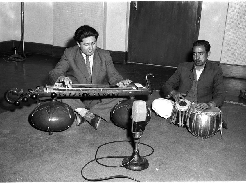 The Members of the Soviet Radio Experts delegation visiting the All India Radio, New Delhi on February 10, 1958. Photo shows one of the members of the delegation acquainting himself with a Veena.
