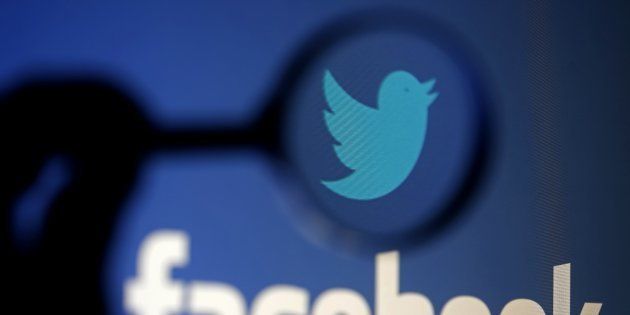A logo of Twitter is pictured next to the logo of Facebook in this September 23, 2014 illustration photo in Sarajevo. REUTERS/Dado Ruvic (BOSNIA AND HERZEGOVINA - Tags: BUSINESS TELECOMS)