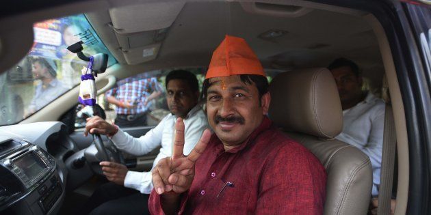 NEW DELHI, INDIA - APRIL 23: Delhi BJP President Manoj Tiwari with party workers during the MCD Elections at Vasundhra Enclave polling station, on April 23, 2017 in New Delhi, India. Voting for 270 seats across the North, South and East Municipal Corporations came to an end at 5.30 pm. While the final figures of the voter turnout were awaited, data shared by the State Election Commission from 252 wards claimed 44.48% turnout till 4 pm. Votes will be counted on April 26. (Photo by Ravi Choudhary/Hindustan Times via Getty Images)