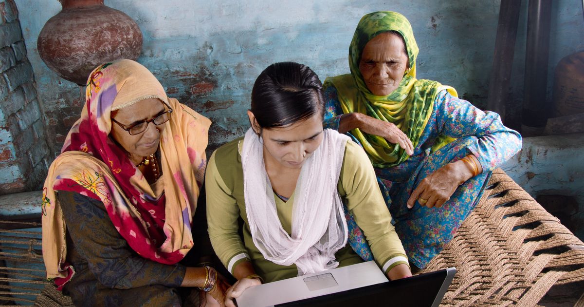 Women Village work. Картинки жители Индии читает книгу. Phone in Village stok. Village работа