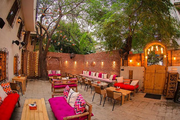 We Found The Prettiest Outdoor Restaurants In Delhi For ...