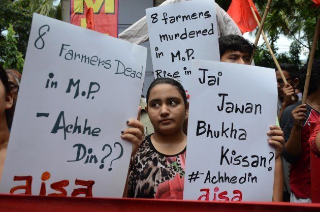 Activists of Communist Party of India (MarxistLeninist) protest against killing of five farmers of Mandsaur police firing incident, at Madhya Pradesh government office in Kolkata , India on Friday, 9th June , 2017.