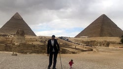 Shortest Woman Alive Tours Egypt's Pyramids With Tallest Man