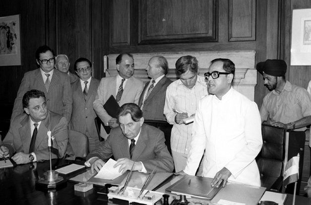 PD:KR/May, 1983, 13/A63(11)HE Mr. I.V. Arkhipov First Deputy Chairman of the Council of Ministers of the Union of Soviet Socialist Republics and Shri Pranab Mukherjee Minister of Finance Signing an Indo-Soviet agreement for Soviet credit of nearly 140 crore rupees for Vishakhapatman Steel project in New Delhi on May 12, 1983.