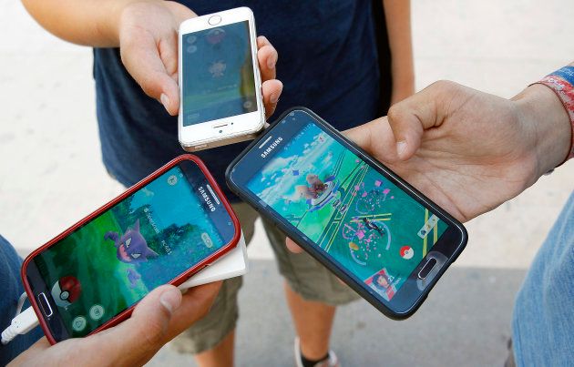 Kids show their smartphones with Pokemon Go.