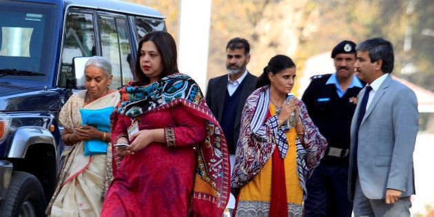 Former Indian navy officer Kulbhushan Sudhir Jadhav's mother Avanti (L) and wife, Chetankul, (3rd R) arrive to meet him at Ministry of Foreign Affairs in Islamabad, Pakistan December 25, 2017. REUTERS/Faisal Mahmood