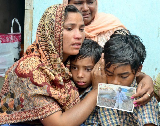 Seema with son Karan and Arjun grieving the death of her husband Sonu at Chawinda Devi Village on March 20, 2018.
