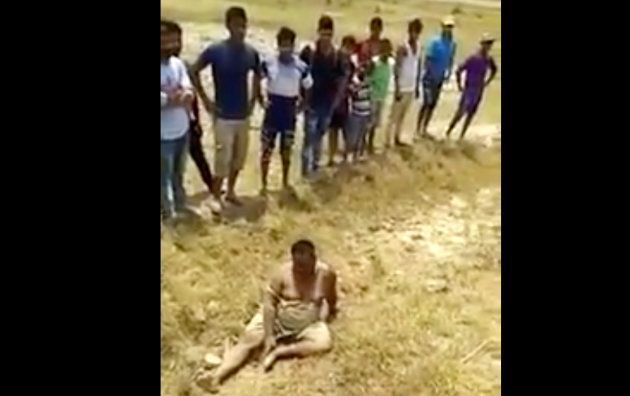A mob surrounds Qasim, the man lynched in Hapur, Uttar Pradesh on June 18.