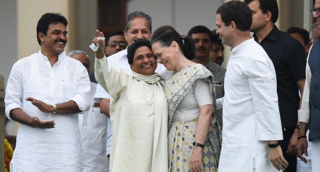 Mayawati with Sonia Gandhi and Rahul Gandhi during the swearing-in ceremony of Kumarswamy as the 24th Chief Minister of Karnataka.
