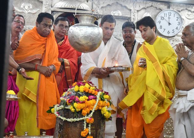 UJJAIN, INDIA - OCTOBER 29: Congress president Rahul Gandhi offers prayers at Mahakal temple on October 29, 2018 in Ujjain, India. Congress leaders Jyotiraditya Scindia and Kamal Nath were also present. (Photo by Mujeeb Faruqui/Hindustan Times via Getty Images)
