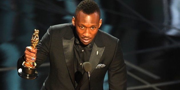 US Actor Mahershala Ali delivers a speech on stage after he won the award for Best Supporting Actor in 'Moonlight' at the 89th Oscars on February 26, 2017 in Hollywood, California. / AFP / Mark RALSTON (Photo credit should read MARK RALSTON/AFP/Getty Images)