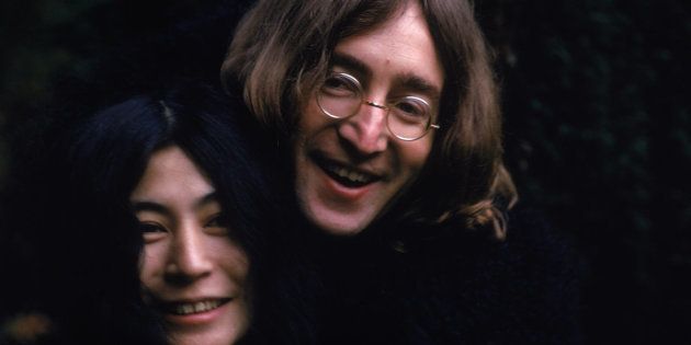 Japanese-born artist and musician Yoko Ono and British musican and artist John Lennon (1940 - 1980), December 1968. (Photo by Susan Wood/Getty Images)