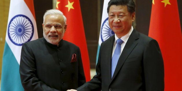 File photo of Indian Prime Minister Narendra Modi (L) and Chinese President Xi Jinping.