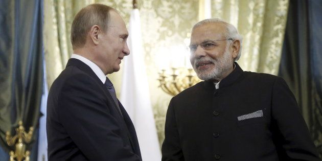 Russia's President Vladimir Putin (L) shakes hands with India's Prime Minister Narendra Modi during a meeting at the Kremlin in Moscow, Russia, December 24, 2015. REUTERS/Maxim Shipenkov/Pool