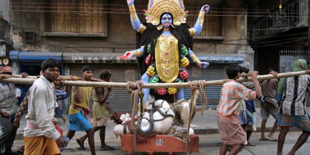 An image of Hindu goddess Kali is carried by workers towards a worship venue, in Calcutta, India, Thursday, Nov. 8, 2007. (AP Photo/Bikas Das)