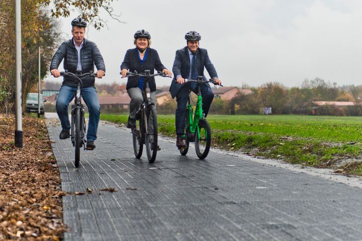 Μονοπάτι-ποδηλατόδρομος με φωτοβολταϊκό σύστημα παραγωγής ενέργειας στη Γερμανία