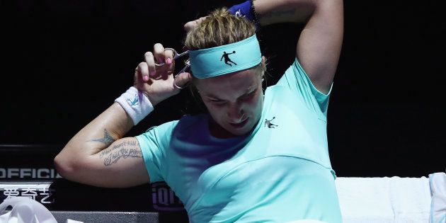 SINGAPORE - OCTOBER 24: Svetlana Kuznetsova of Russia cuts her hair in her singles match against Agnieszka Radwanska of Poland during the BNP Paribas WTA Finals Singapore at Singapore Sports Hub on October 24, 2016 in Singapore. (Photo by Julian Finney/Getty Images)