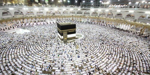 TOPSHOT - Muslim worshippers perform the evening (Isha) prayers at the Kaaba, Islam's holiest shrine, at the Grand Mosque in Saudi Arabia's holy city of Mecca on August 25, 2017, a week prior to the start of the annual Hajj pilgrimage in the holy city / AFP PHOTO / BANDAR ALDANDANI (Photo credit should read BANDAR ALDANDANI/AFP/Getty Images)