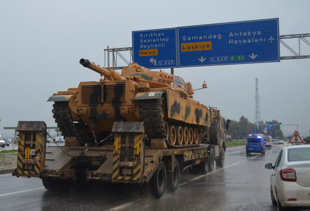 Τεθωρακισμένα του τουρκικού στρατού κινούνταν στις 12 Νοεμβρίου κοντά κοντά στα σύνορα με τη Σύρια. Είχαν προηγηθεί οι δηλώσεις Ερντογάν