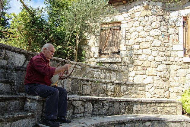Γιώργος Πολύζος: Ο πρώτος Έλληνας που ανακατασκεύασε αρχαία ελληνικά μουσικά