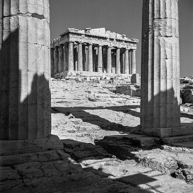 Ο Ναός του Παρθενώνα από τα Προπύλαια 