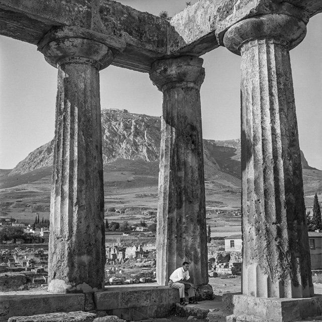 Στον ναό του Απόλλωνα στην Κόρινθο, 1961
