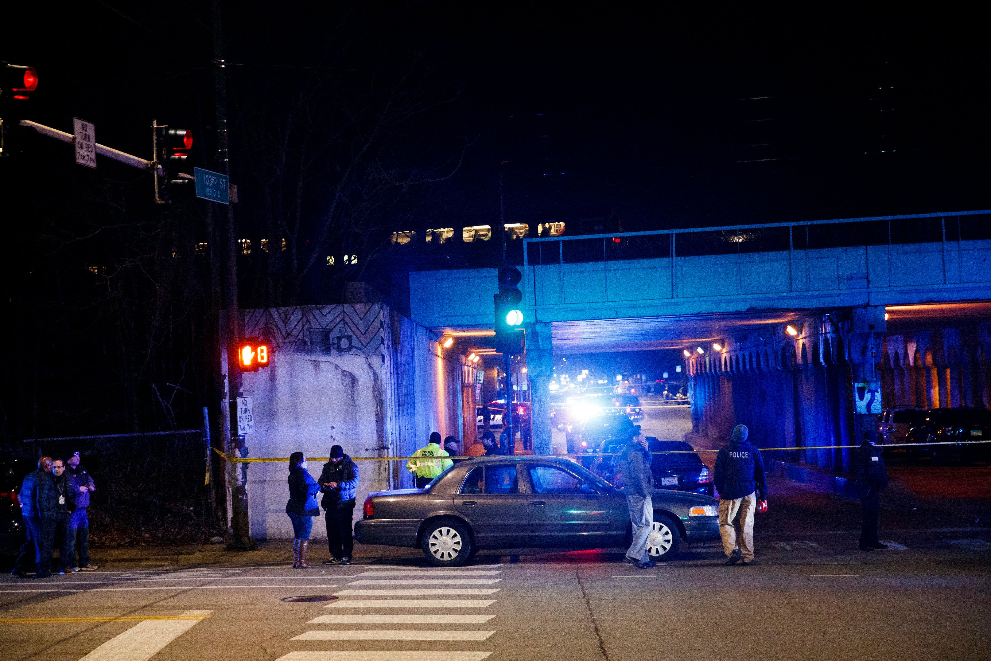 Chicago police officers killed by train while pursuing suspected gunman