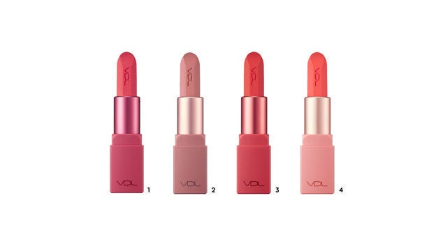 <strong>1.107 Cayenne 2.208 Faded Rose 3.508 Orange.com 4.609 Living Coral</strong><br> 발림성이 부드러운 벨벳 텍스쳐가 특징으로 입술에 닿는 순간 보송한 느낌이 기분 좋은 립으로 깨끗하고 선명한 발색력을 자랑.
