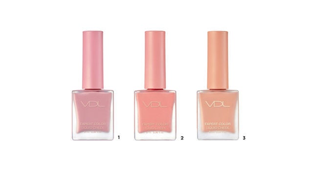 <strong>1.101 Cashmere Rose 2.601 Living Coral 3.602 Blooming Dahlia </strong><strong><br></strong>여리여리한 느낌을 주고 싶을 때 딱인 리퀴드 타입의 블러셔로 자연스럽게 혈색을 만들어주며 보송보송한 마무리감이 특징.